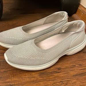 Vionic gray Kallie sz 9 slip on shoes